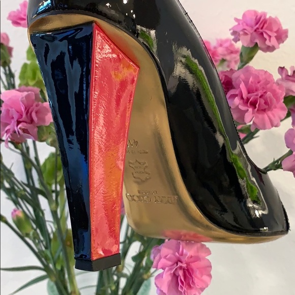 Jimmy Choo Shoes - Picture 8 of 16